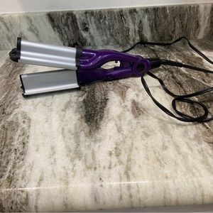 Bed Head TIGI Wave Artist. Used twice. Like new condition.